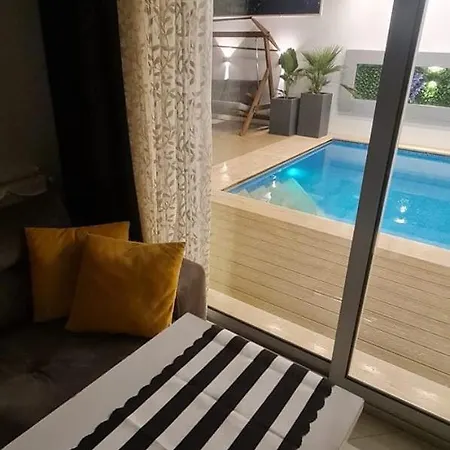 Apartman Ultra Lux Rezidans Isitmali Ozel Havuzlu Çeşme