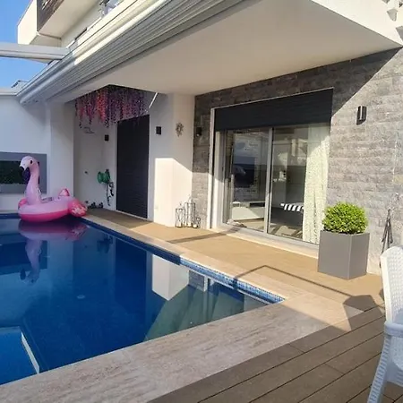 Ultra Lux Rezidans Isitmali Ozel Havuzlu Apartman